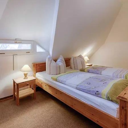Uns Schuen Holiday home Middelhagen